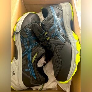 Men's ASICS Size 10.5 Brand New